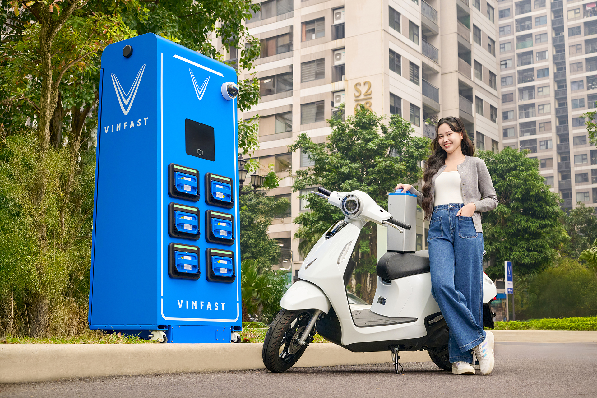 Xe điện VinFast và trạm đổi pin, ảnh do VinFast công bố. Tính năng pin khác nhau theo mẫu xe.